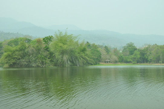 静心湖湖景