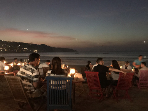 海边烛光晚餐