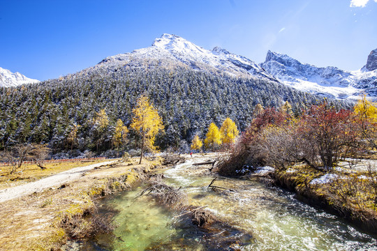 川西高原雪山