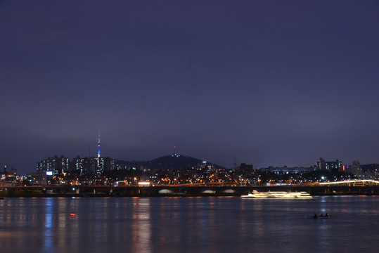 汉城夜晚的城市