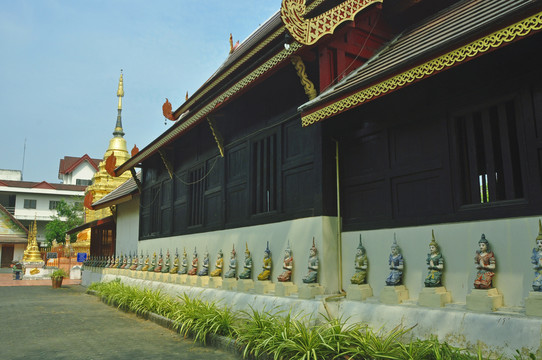 泰国寺院佛殿墙角