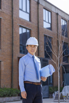 戴安全帽的男建筑师画像