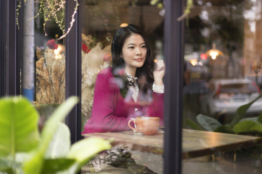 咖啡馆里的女人