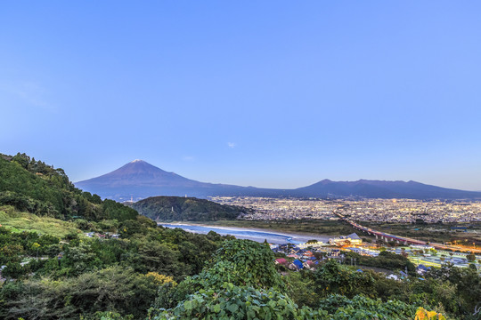 日本的富士河和富士山