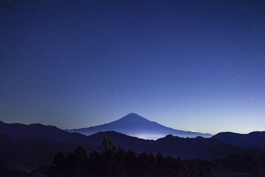 日本黄昏的富士山