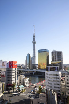 日本东京的天树大厦和住田河