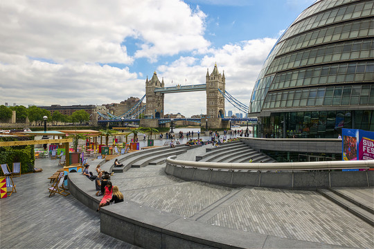 伦敦市政厅和伦敦桥