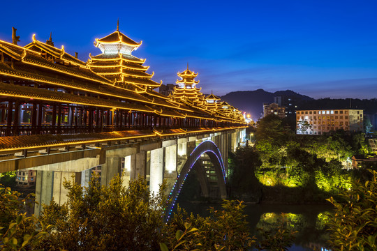 广西三江风雨桥夜景