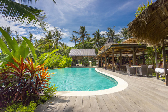 巴厘岛的室外游泳池