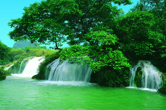 桂林山水瀑布