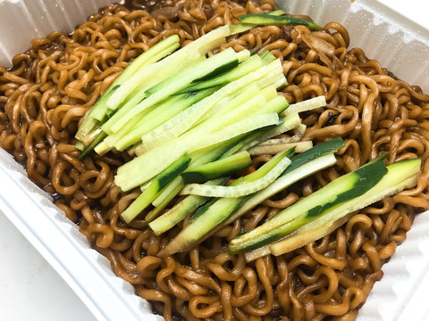 黃瓜炸醬面
