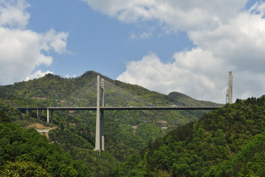 沪渝高速长阳榔坪段