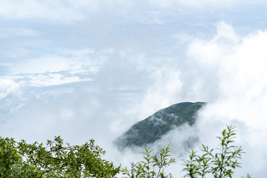 川西高原高山云海蓝天白云