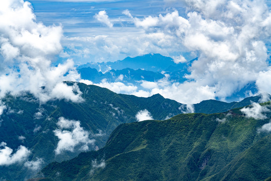 川西高原高山云海蓝天白云