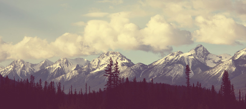 加拿大落基山脉风景如画的山景