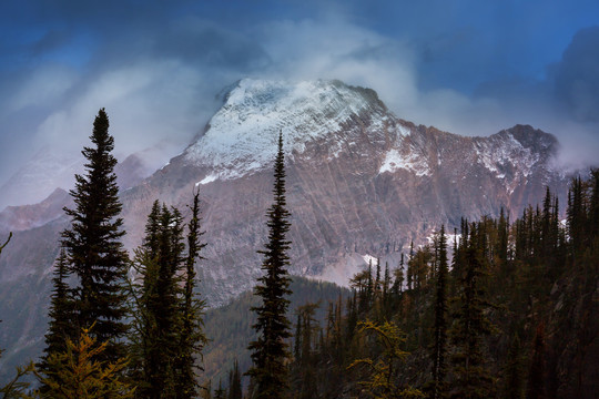 加拿大落基山脉风景如画的山景