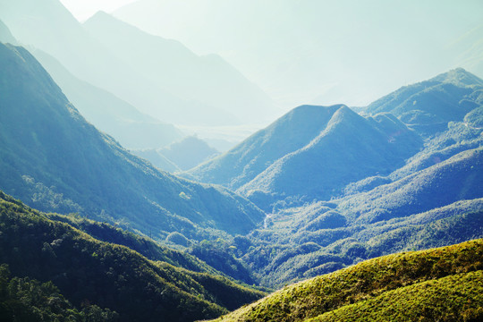 越南的青山峻岭