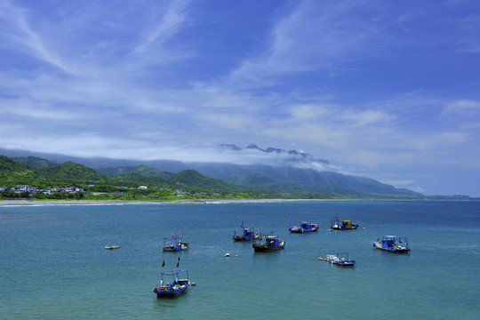 台湾台东阿瓦湾风景照