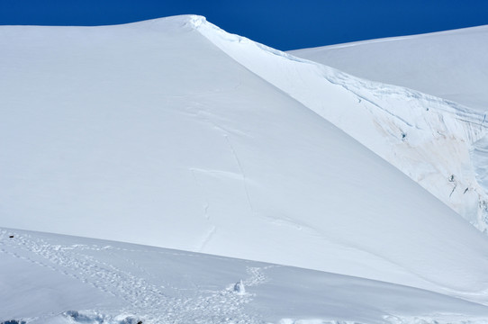 蓝天冰雪海洋