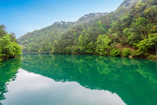 杭州建德大慈岩江南悬空寺湖泊