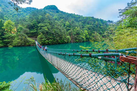 杭州建德大慈岩江南悬空寺吊桥