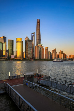 上海中心大厦傍晚风光