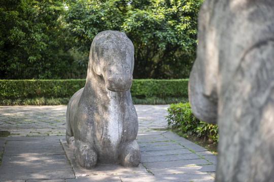 春天里的明孝陵石像路神道