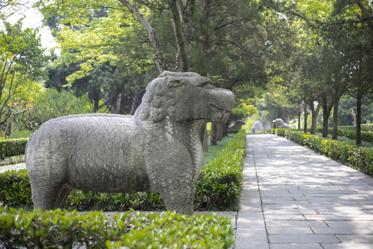 春天里的明孝陵石像路神道