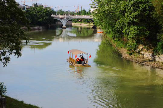 水中花船旅游观光竹筏