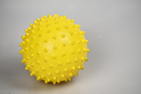 黄色塑胶小球