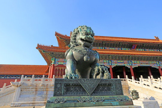 北京故宫太和门前铜狮