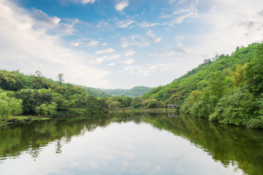 重庆园博园内部湖景