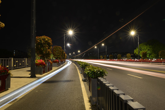 马路夜景