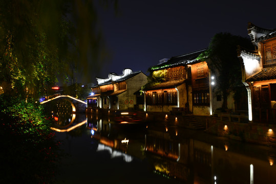 江南水乡月河夜景