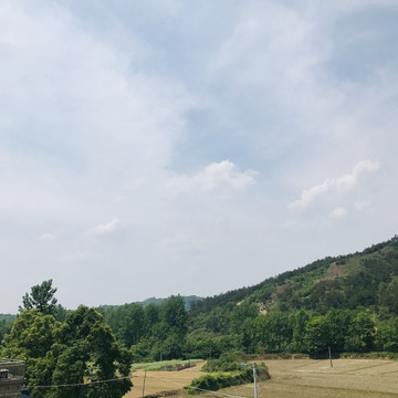 山间的田地