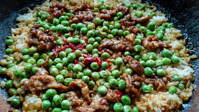 青豆肉丝煲仔饭