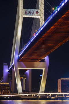 上海南浦大桥东侧桥墩景观照明