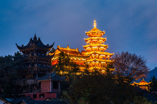 重庆磁器口古镇宝轮寺夜景