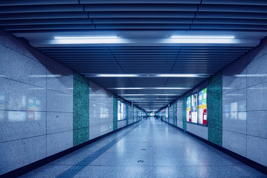 北京地铁地下通道