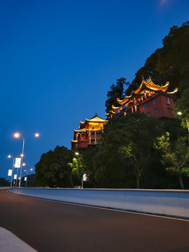 夜色古寺