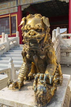 北京故宫乾清门前鎏金铜狮
