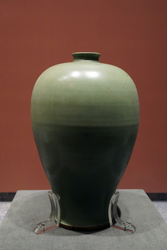 明代龙泉窑青瓷梅瓶