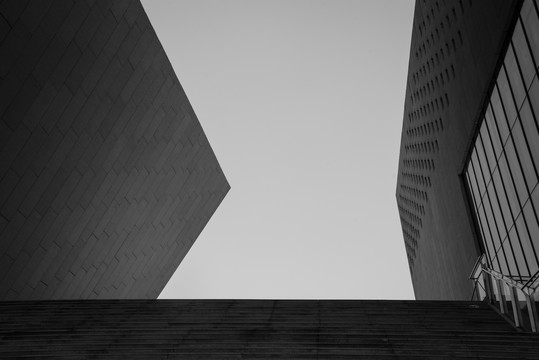 黑白简约现代建筑