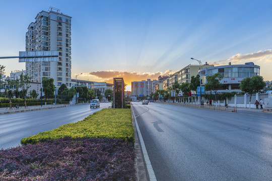 日落时昆明日新中路自然景观