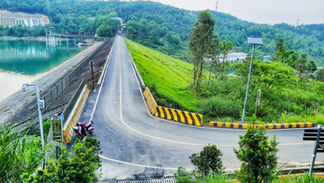 水坝上的公路