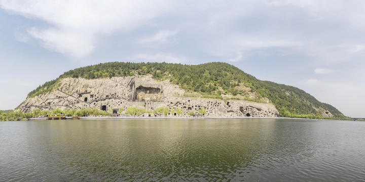 河南洛阳龙门石窟景区全景