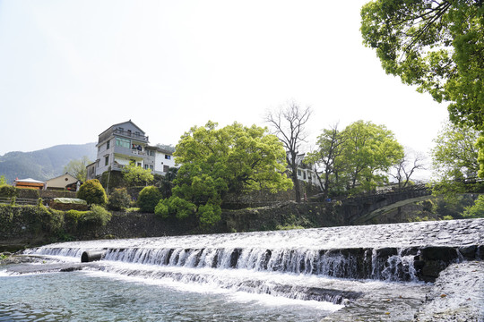 小溪流水