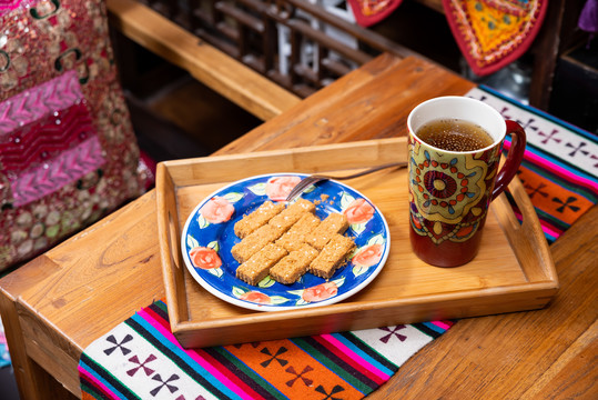 蛋酥配决明子茶