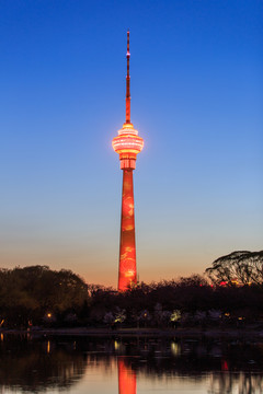 玉渊潭八一湖中央电视塔夜景