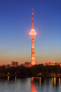 玉渊潭八一湖中央电视塔夜景